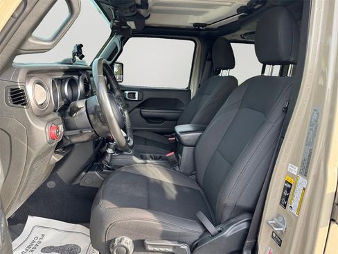 Used 2022 Jeep Gladiator Willys image 24