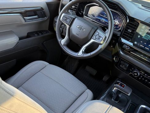 Used 2025 Chevrolet Silverado 1500 LT Trail Boss w/ LPO, Dark Essentials Package AWD/4WD image 15