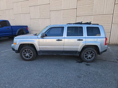 Used 2015 Jeep Patriot Sport image 2