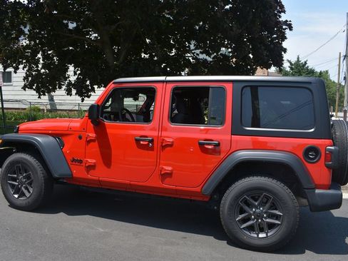 Used 2025 Jeep Wrangler Unlimited Sport AWD/4WD image 8