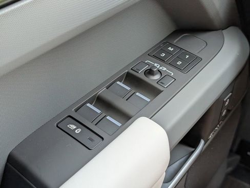 New 2026 Land Rover Defender 110 X-Dynamic SE AWD/4WD image 30