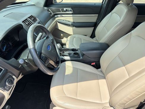 Used 2019 Ford Explorer XLT w/ Equipment Group 202A FWD image 5