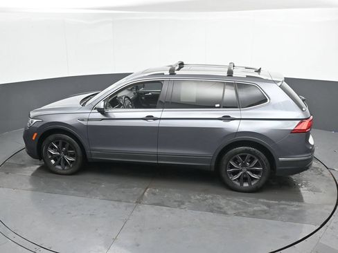 Used 2022 Volkswagen Tiguan SE AWD/4WD image 36