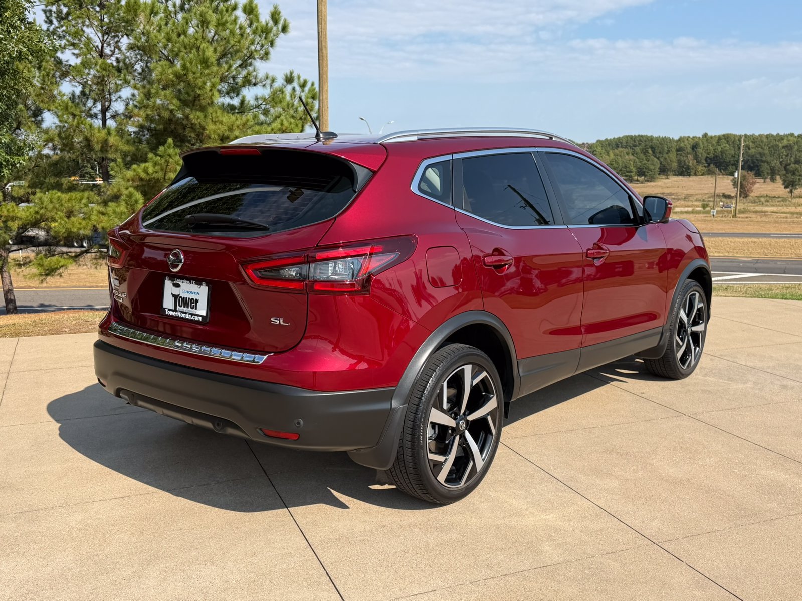 Used 2022 Nissan Rogue Sport SL w/ Premium Package FWD image 6