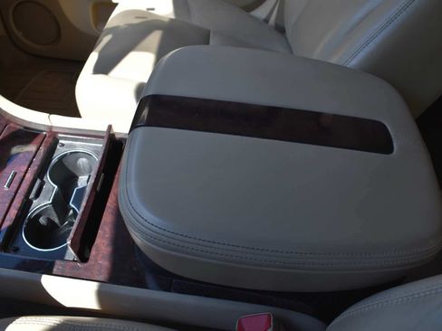 Used 2011 Cadillac Escalade Premium AWD/4WD image 26