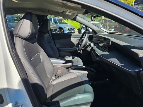 Used 2026 Nissan Leaf SV+ w/ Floor Mat Package (SV+) FWD image 12