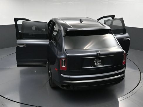 Certified 2024 Rolls-Royce Cullinan Black Badge AWD/4WD image 40