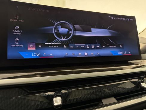 Certified 2025 BMW X7 xDrive40i AWD/4WD image 26