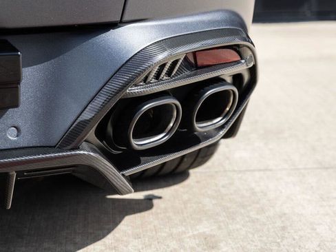 Used 2025 Aston Martin Vanquish RWD image 11
