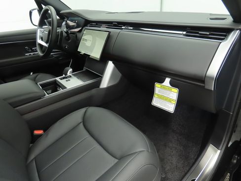 New 2026 Land Rover Range Rover SE image 16