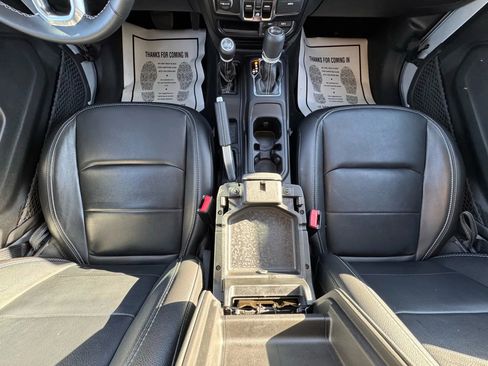 Used 2022 Jeep Wrangler Unlimited Sahara image 30