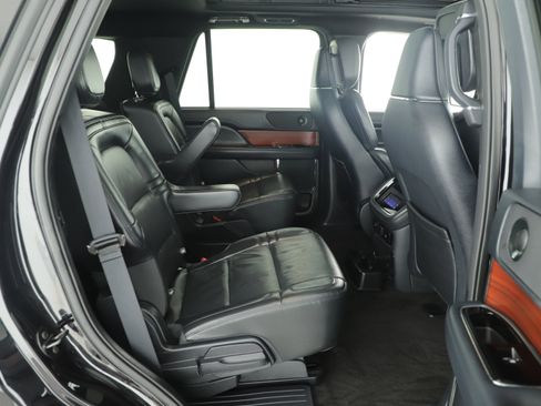 Used 2023 Lincoln Navigator Reserve image 14