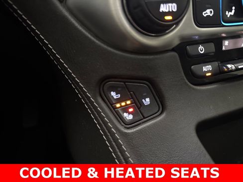 Used 2020 GMC Yukon XL SLT image 6