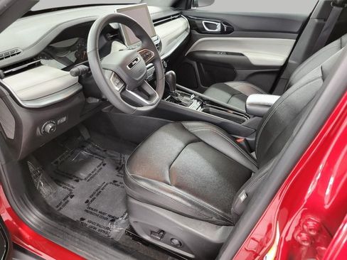 Used 2025 Jeep Compass Limited AWD/4WD image 9