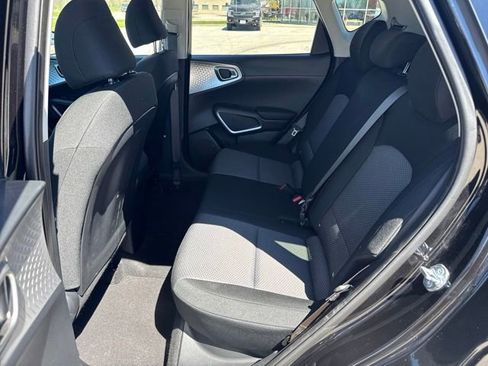 Used 2025 Kia Soul LX w/ LX Technology Package FWD image 9