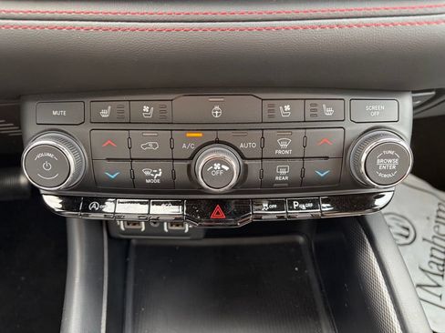 Used 2023 Dodge Durango GT AWD/4WD image 29