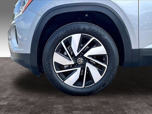 Used 2025 Volkswagen Atlas SE AWD/4WD image 35