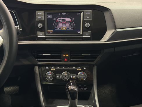 Used 2024 Volkswagen Jetta SE image 18