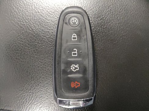 Used 2017 Ford Focus Titanium w/ Titanium Technology Package FWD image 32