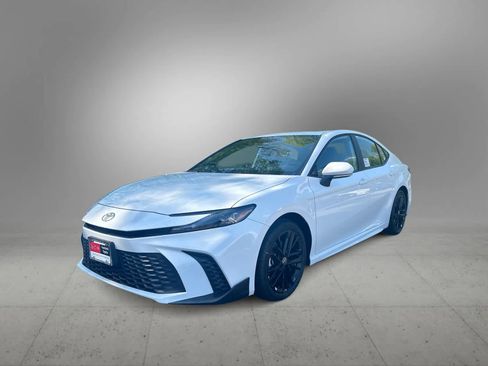 New 2026 Toyota Camry SE FWD image 1