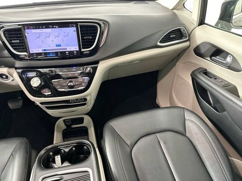 Used 2024 Chrysler Pacifica Touring-L FWD image 26