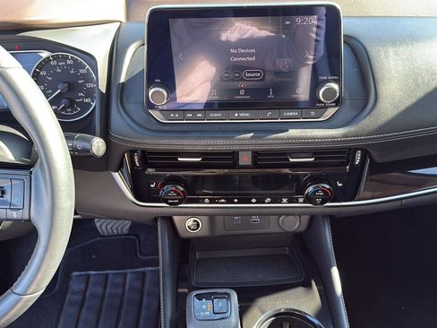 Used 2023 Nissan Rogue SL image 26