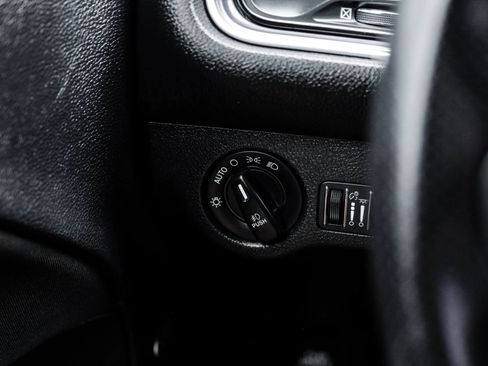 Used 2018 Dodge Challenger R/T w/ Driver Convenience Group RWD image 32