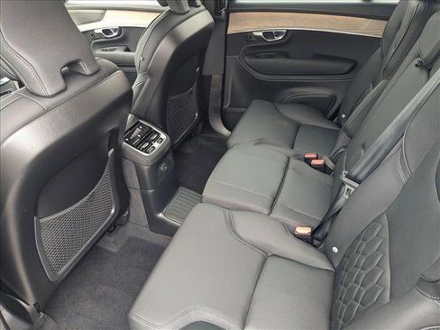 Certified 2025 Volvo XC90 T8 Plus w/ Protection Package Premier image 19