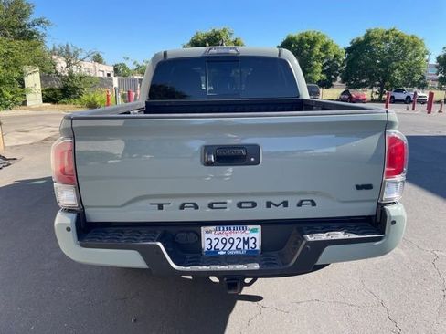 Used 2022 Toyota Tacoma TRD Off-Road w/ TRD Premium Off Road Package AWD/4WD image 5