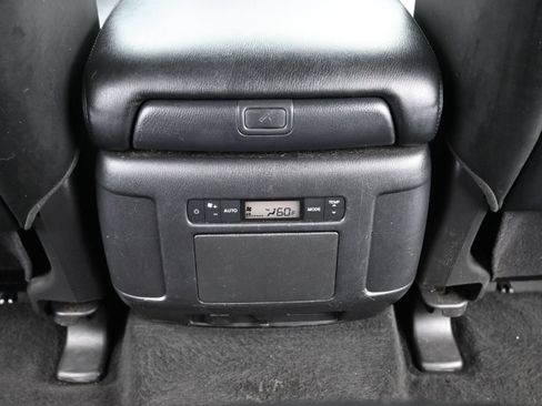 Used 2021 Nissan Armada SL w/ Captain's Chairs Package RWD image 18
