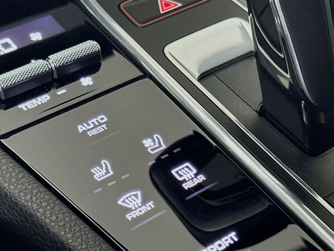 Used 2020 Porsche Cayenne image 22