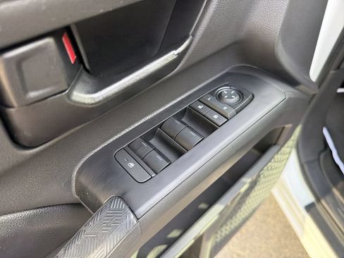 Used 2025 Toyota Tacoma SR5 AWD/4WD image 22