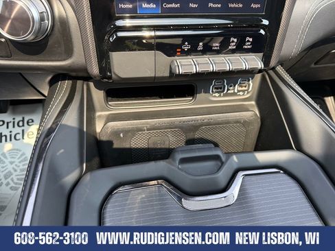 Used 2022 RAM 1500 Limited w/ Body Color Bumper Group AWD/4WD image 17