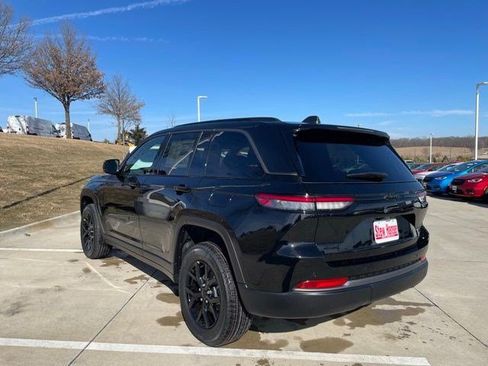 New 2026 Jeep Grand Cherokee Altitude AWD/4WD image 3