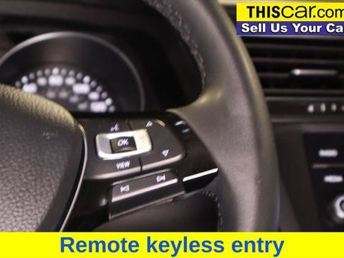 Used 2020 Volkswagen Tiguan SE FWD image 17