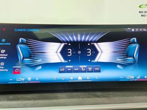 Used 2025 BMW X6 M60i AWD/4WD image 47