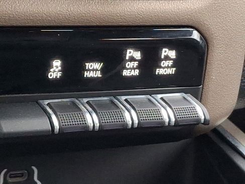 Certified 2022 RAM 1500 Laramie image 24