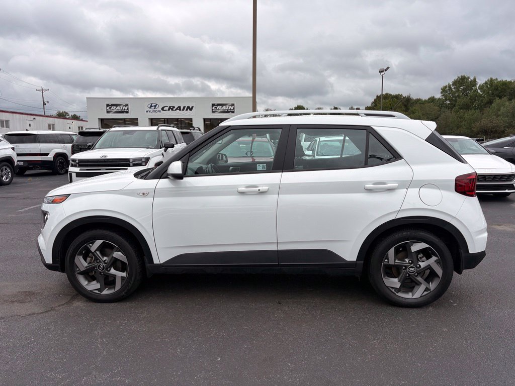 Used 2024 Hyundai Venue SEL FWD image 4