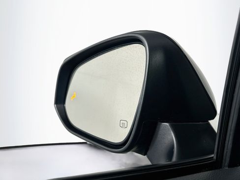 Used 2025 Toyota Corolla Cross XLE FWD image 16