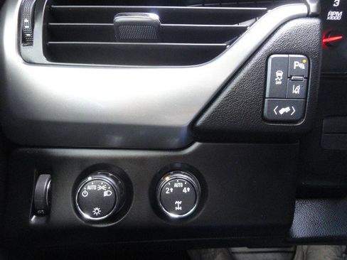 Used 2015 Chevrolet Tahoe LT image 12