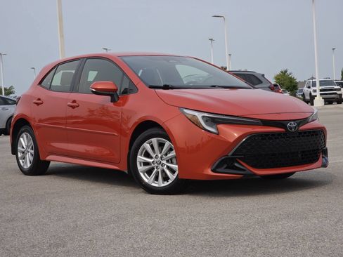 Used 2024 Toyota Corolla SE FWD image 2