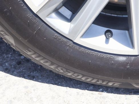 Used 2022 Chevrolet Traverse LT image 51