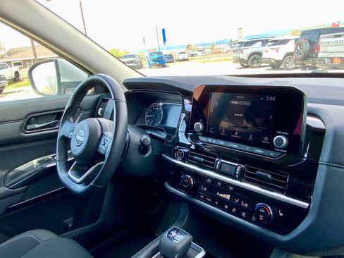 Used 2024 Nissan Pathfinder SV AWD/4WD image 46