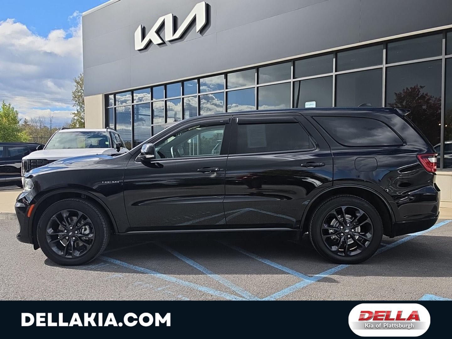 Used 2022 Dodge Durango R/T w/ Blacktop Package AWD/4WD image 2