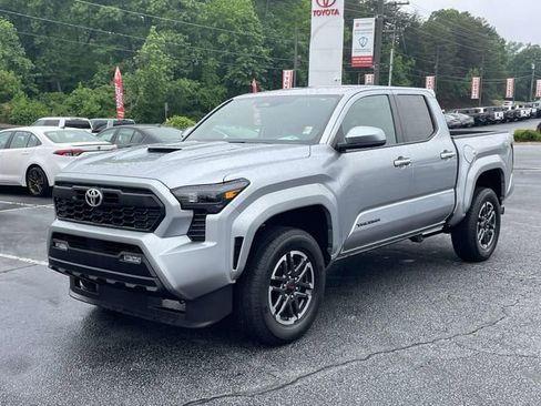Used 2025 Toyota Tacoma TRD Sport RWD image 3