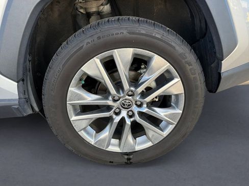 Used 2021 Toyota RAV4 XLE Premium image 14