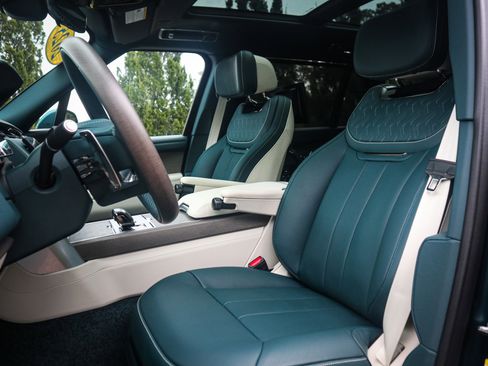 Used 2025 Land Rover Range Rover SV image 21