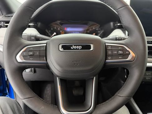 Used 2025 Jeep Compass Limited AWD/4WD image 9