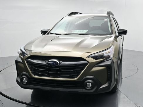 Used 2024 Subaru Outback Premium AWD/4WD image 3