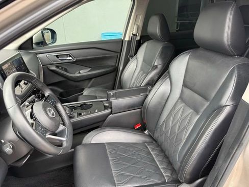 Certified 2024 Nissan Rogue Platinum image 15